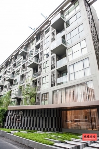 Via Botani Sukhumvit 49 Condo